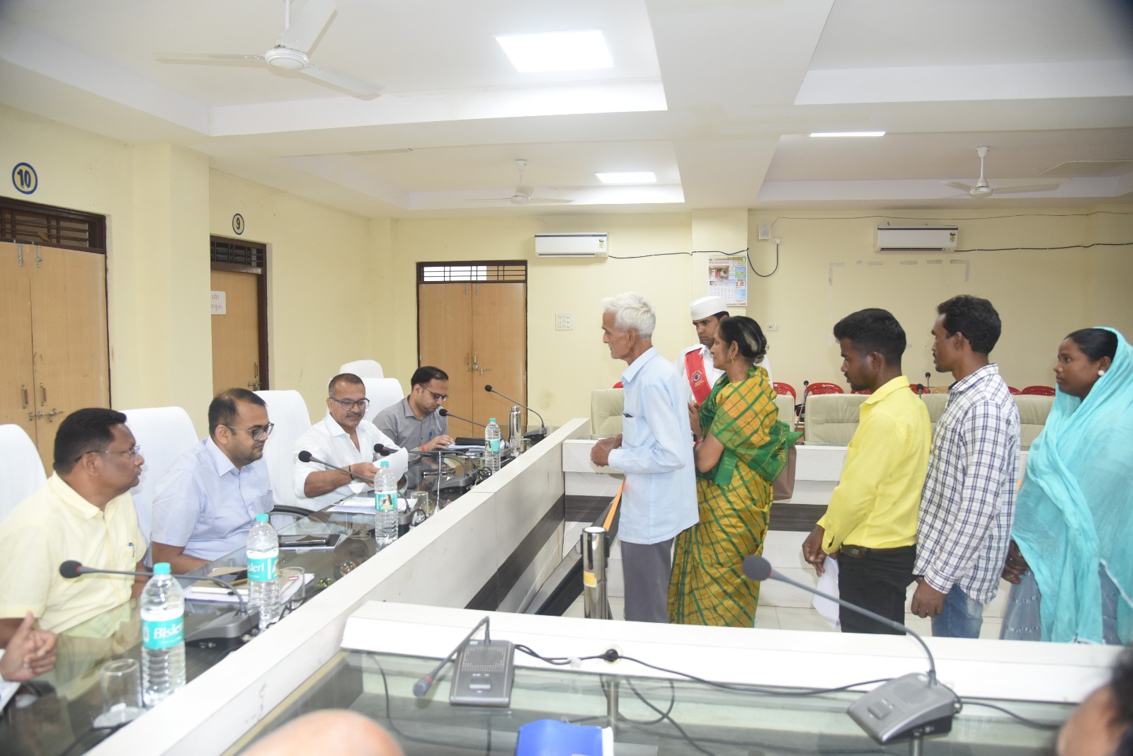 दिव्यांगजनों को कलेक्टर जनदर्शन में मिली राहत- तत्काल प्रदान की गई ट्राईसाईकिल कलेक्टर ने आवेदनों का समयबद्ध निराकरण के दिए निर्देश